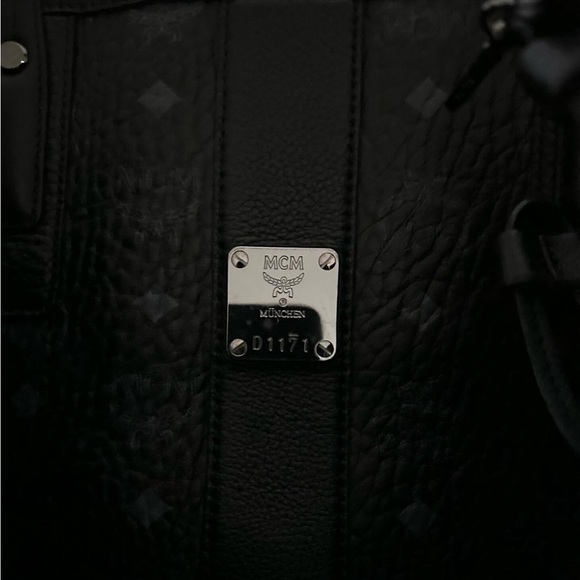 MCM Reversible Liz Shopper Medium - Picture 10 of 10